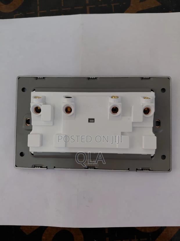 13a 2 Gang Switched Socket Without Neon - thumbnail 2