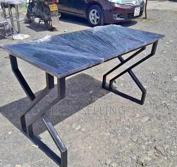 Multiple Colors Metallic Stand Office Table