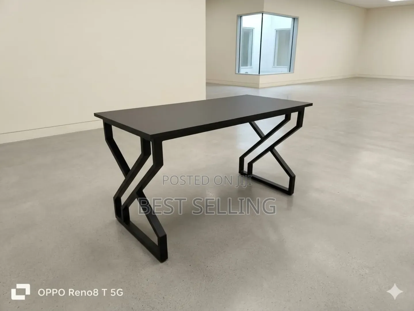 Multiple Colors Metallic Stand Office Table