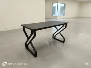Multiple Colors Metallic Stand Office Table