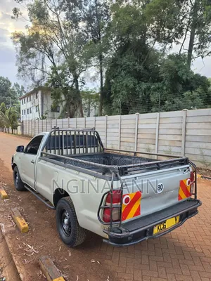 Toyota Hilux 2015 Gray