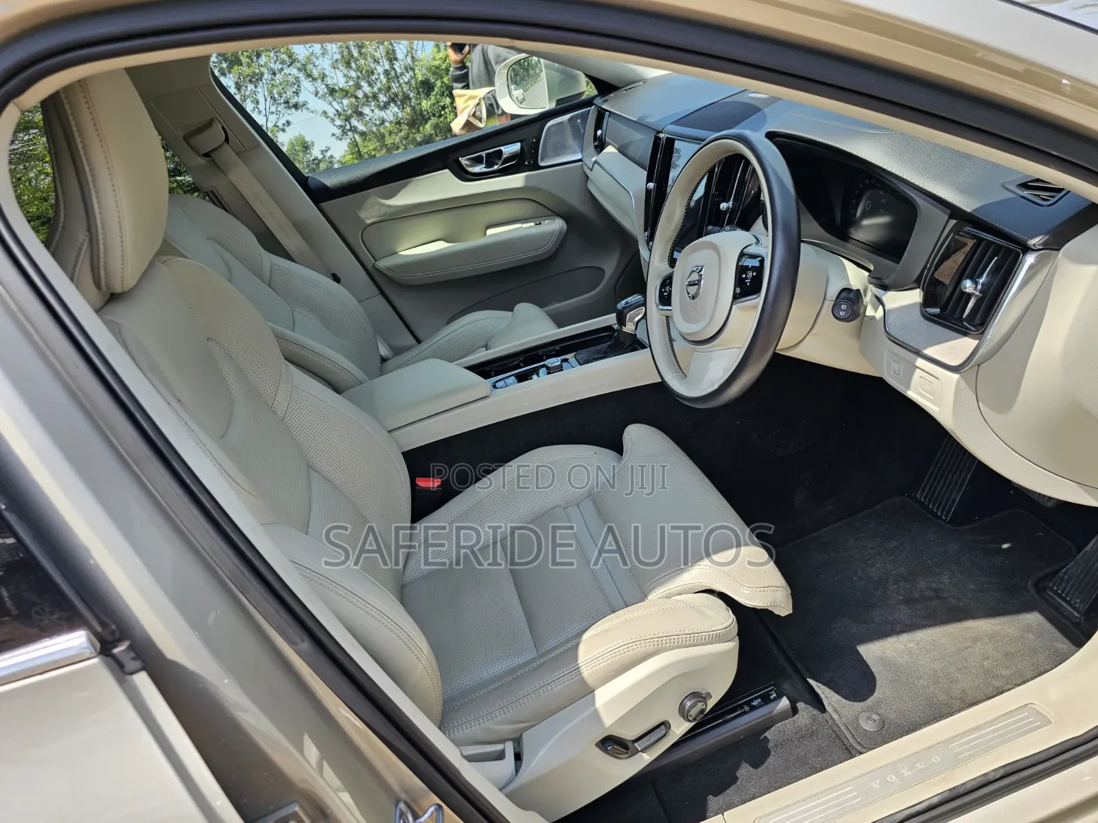 Volvo XC60 2019 Gold