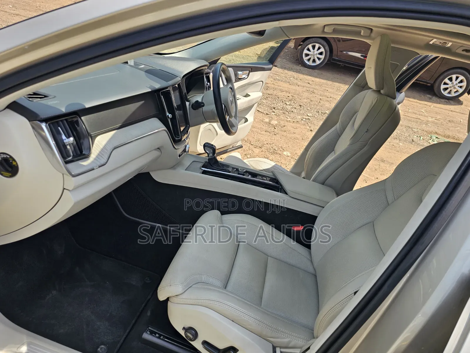 Volvo XC60 2019 Gold