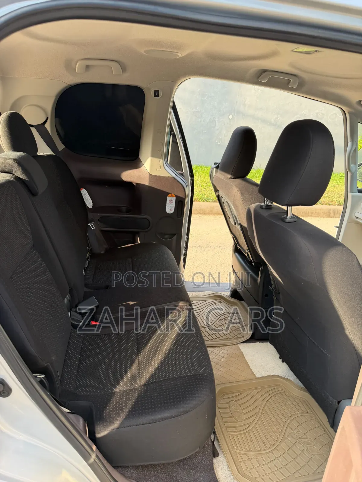 Toyota Porte 2016 Silver