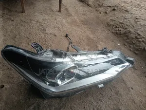 Toyota Fielder 165 Headlight (D)