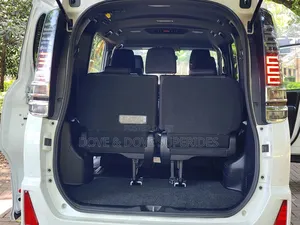 Toyota Voxy ZS 2WD 7-Seater 2019 White