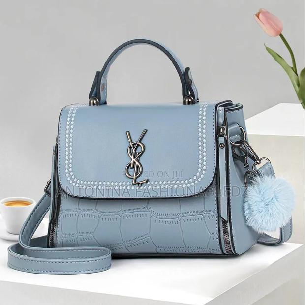 A Very Unique Handbag - thumbnail 8