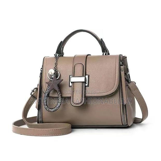 A Very Unique Handbag - thumbnail 9