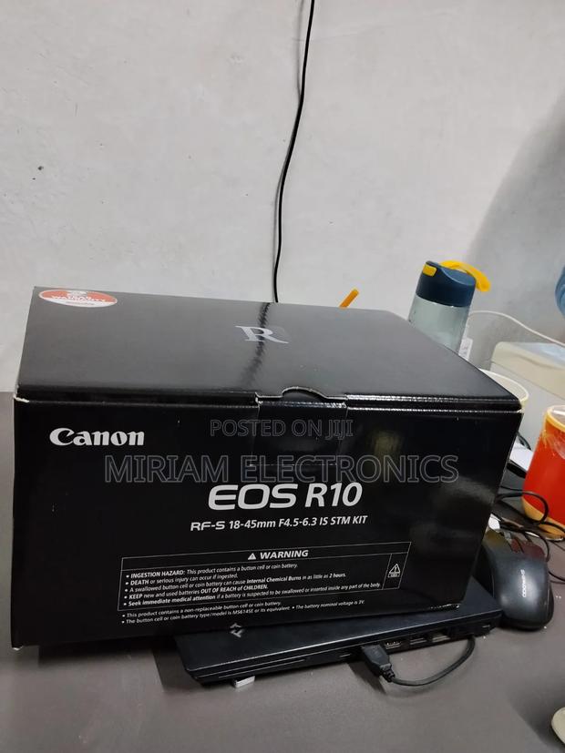Canoncanon Eos R10 Mirrorless Camera With 18-45mm Lens