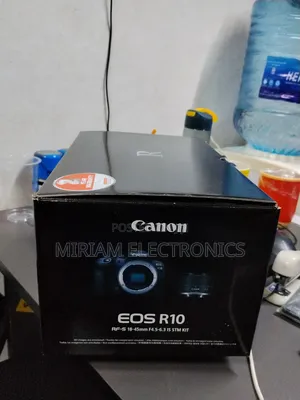 Canoncanon Eos R10 Mirrorless Camera With 18-45mm Lens