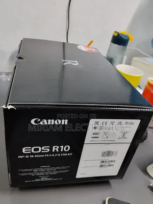 Canoncanon Eos R10 Mirrorless Camera With 18-45mm Lens