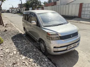 Toyota Voxy 2004 Silver