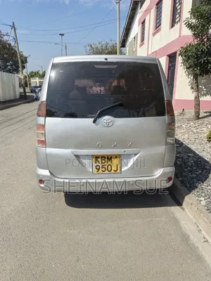 Toyota Voxy 2004 Silver