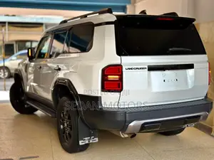Toyota Land Cruiser Prado 2023 White