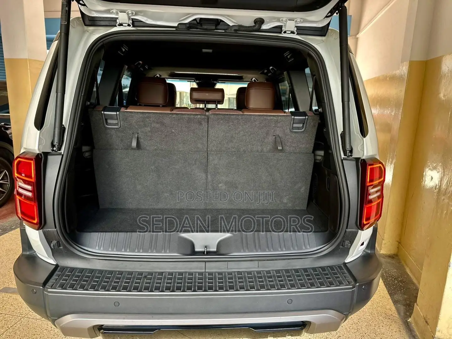 Toyota Land Cruiser Prado 2023 White