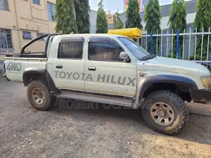 Toyota Hilux 2001 Beige