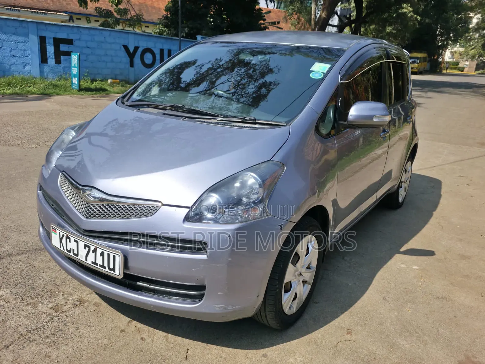 Toyota Ractis 2009 Blue