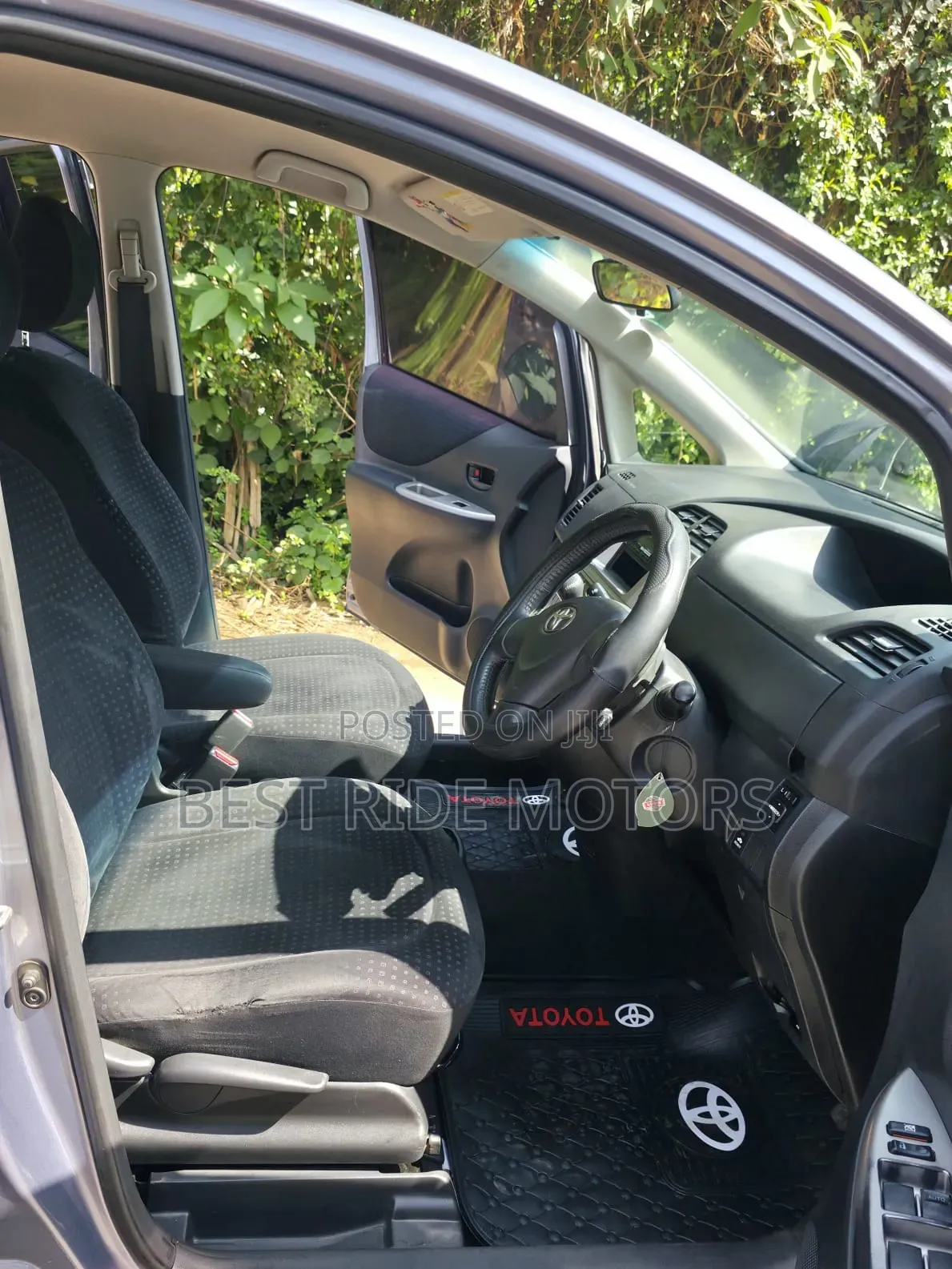 Toyota Ractis 2009 Blue