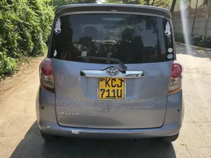 Toyota Ractis 2009 Blue