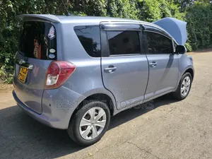 Toyota Ractis 2009 Blue