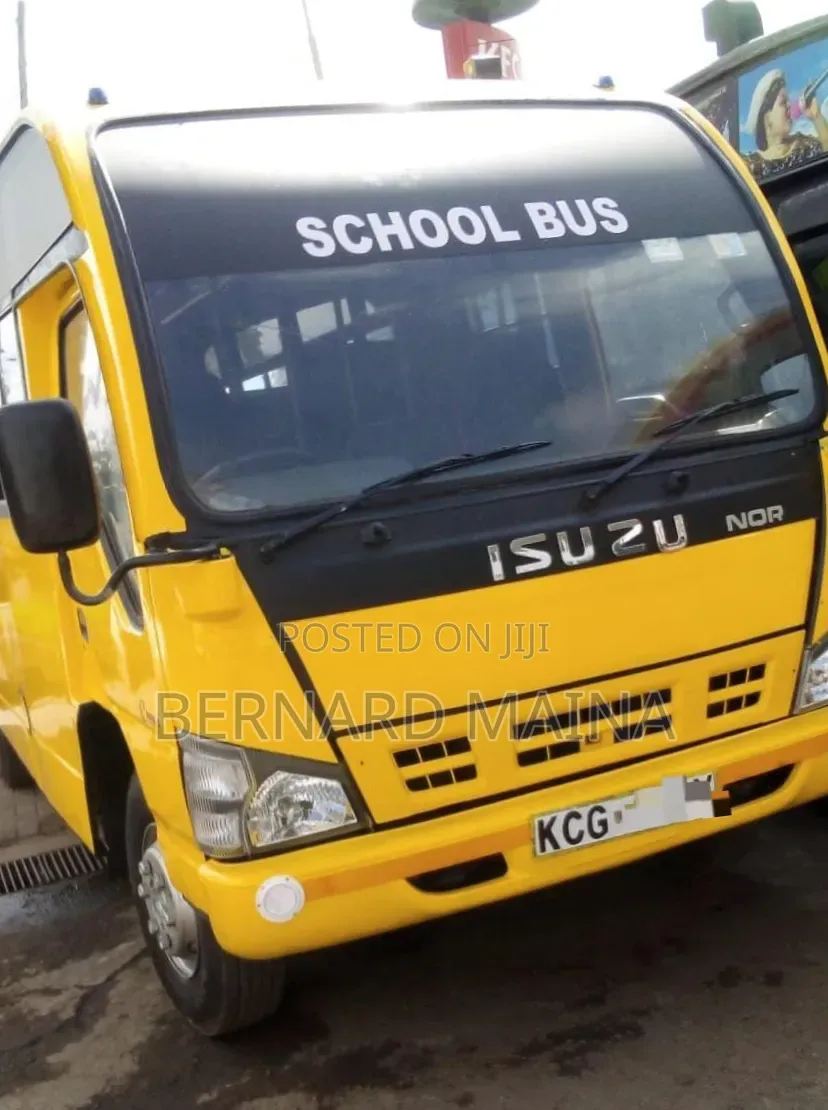 Isuzu NQR 2015 Yellow
