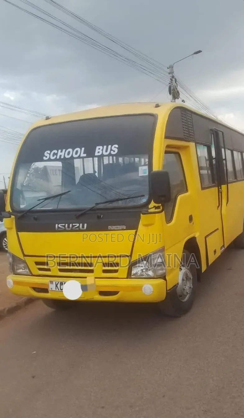 Isuzu NQR 2015 Yellow