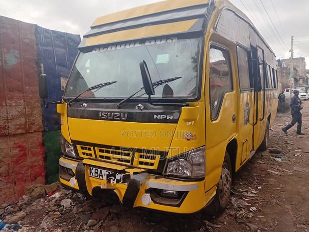 Isuzu NQR 2008 Yellow