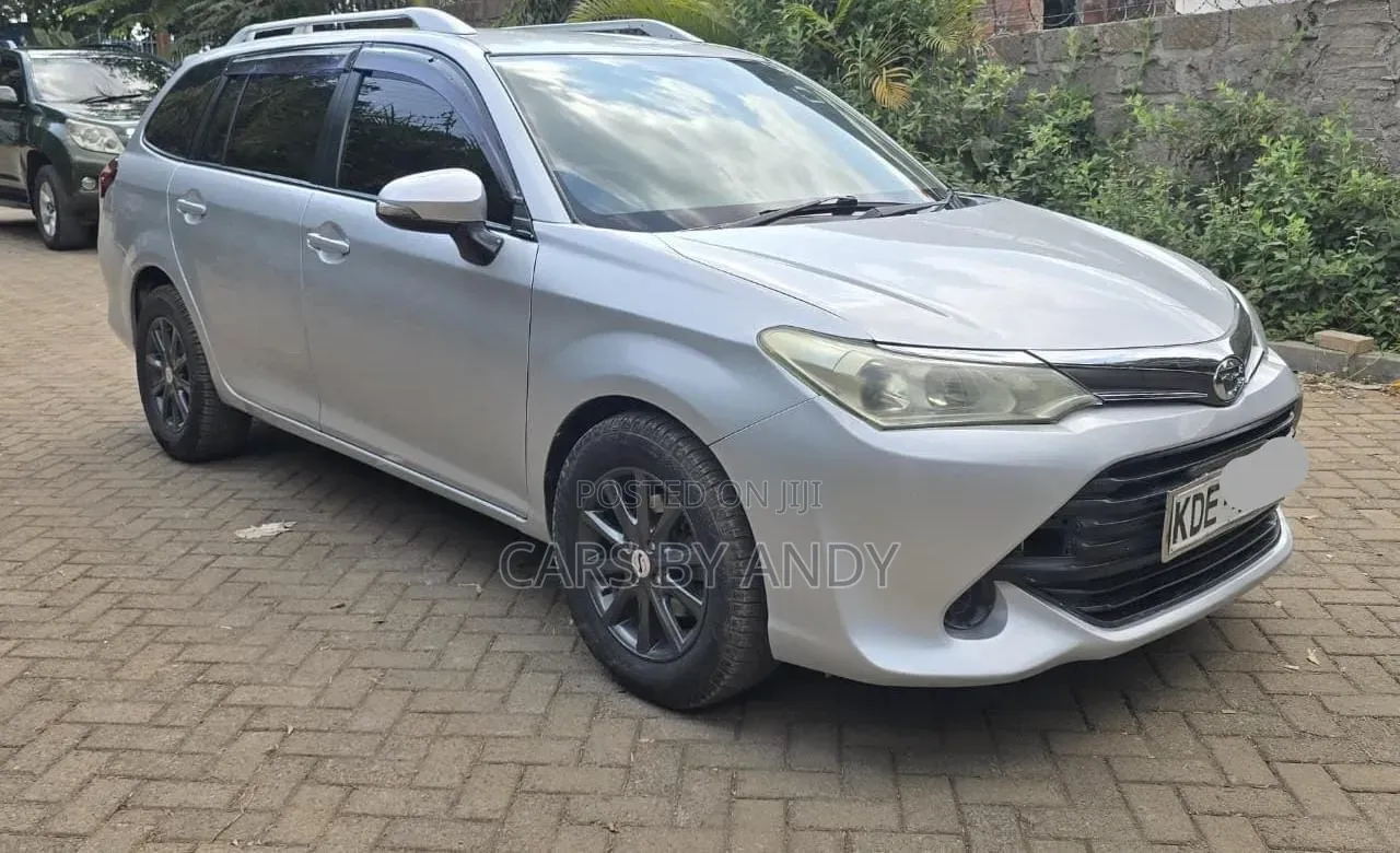 Toyota Corolla Fielder 2016 Silver