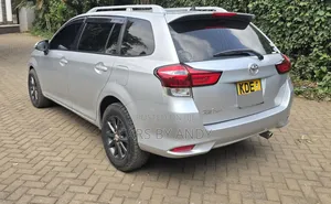 Toyota Corolla Fielder 2016 Silver
