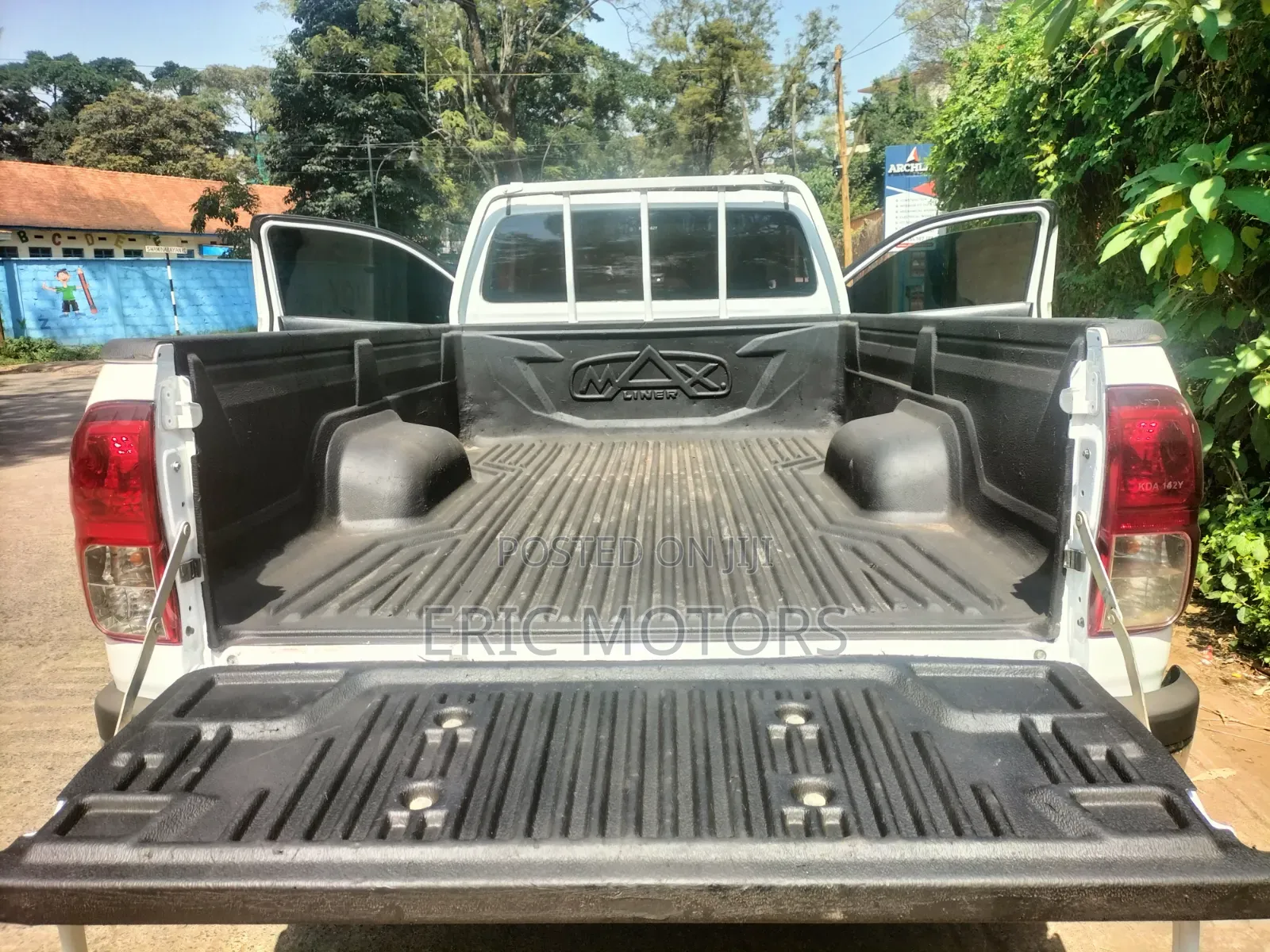 Toyota Hilux 2019 White