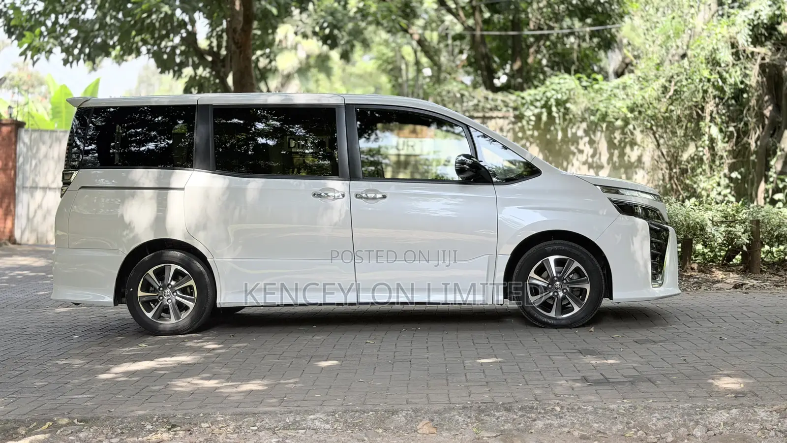 Toyota Voxy X 2WD 8-Seater 2019 White