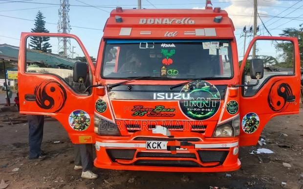 Isuzu NQR 2015 Red