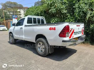 Toyota Hilux 2019 White