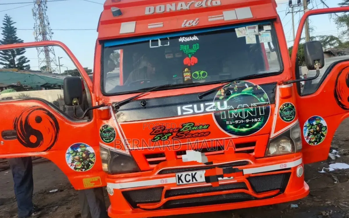 Isuzu NQR 2015 Red