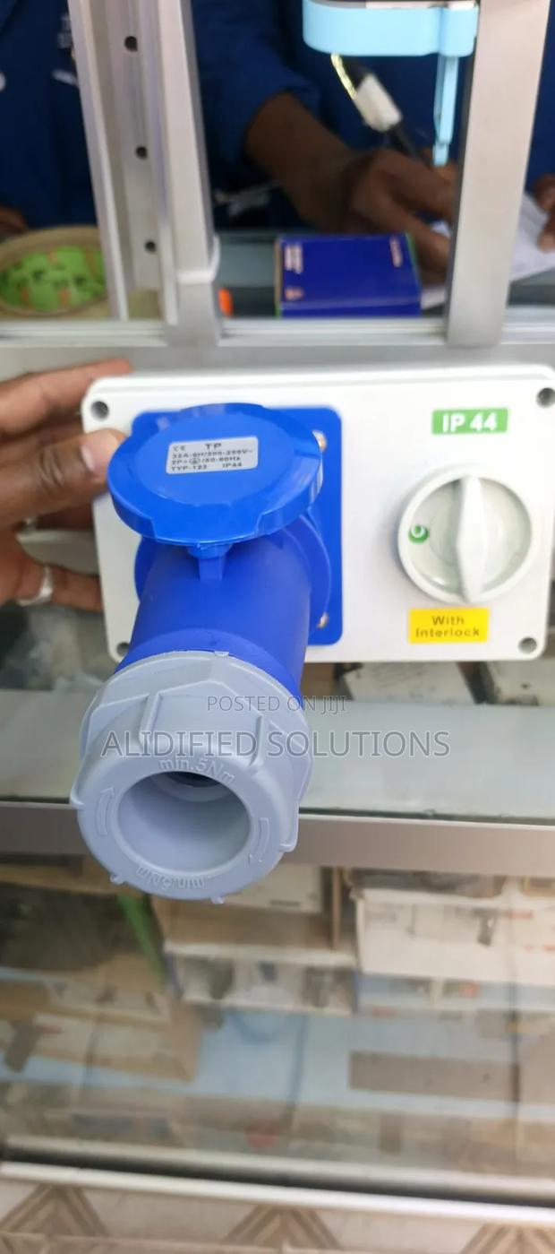 Interlock Industrial Socket 32a 3pin - main view