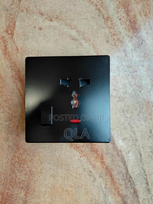 3pin Multi Switched Socket With Neon Sp Q3a