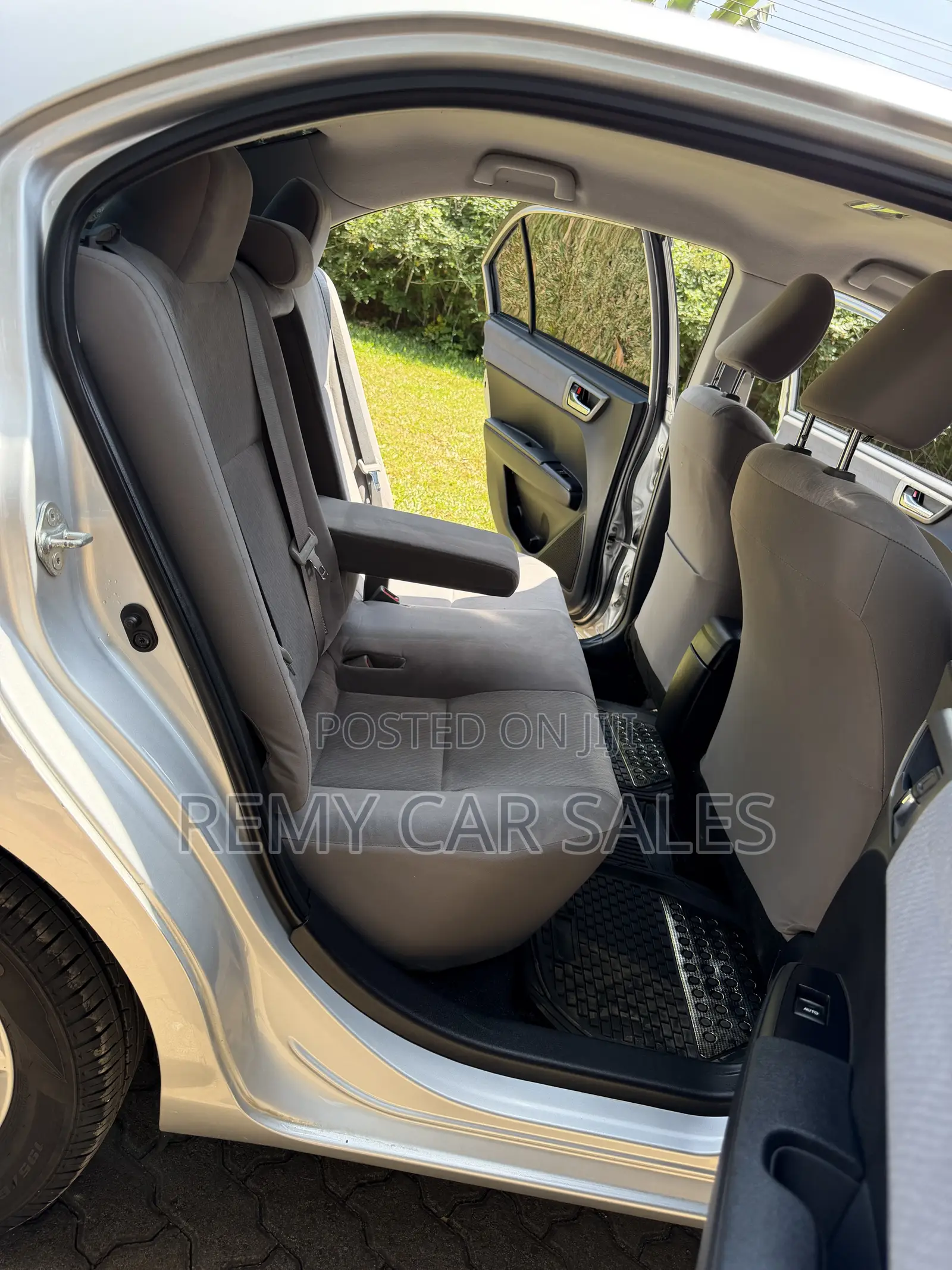 Toyota Axio 2013 Silver