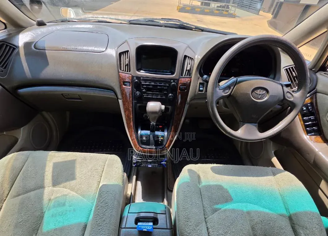 Toyota Harrier 2000 White