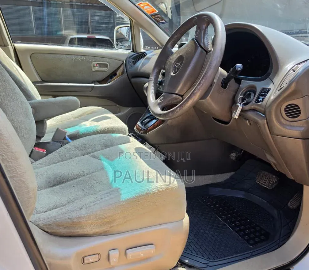 Toyota Harrier 2000 White