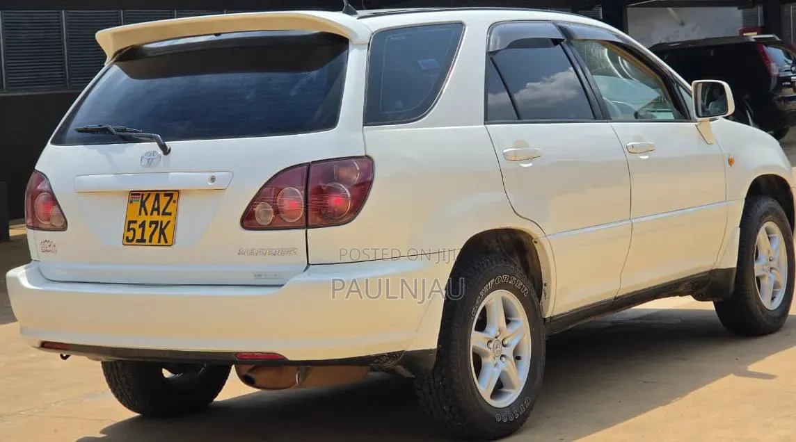 Toyota Harrier 2000 White
