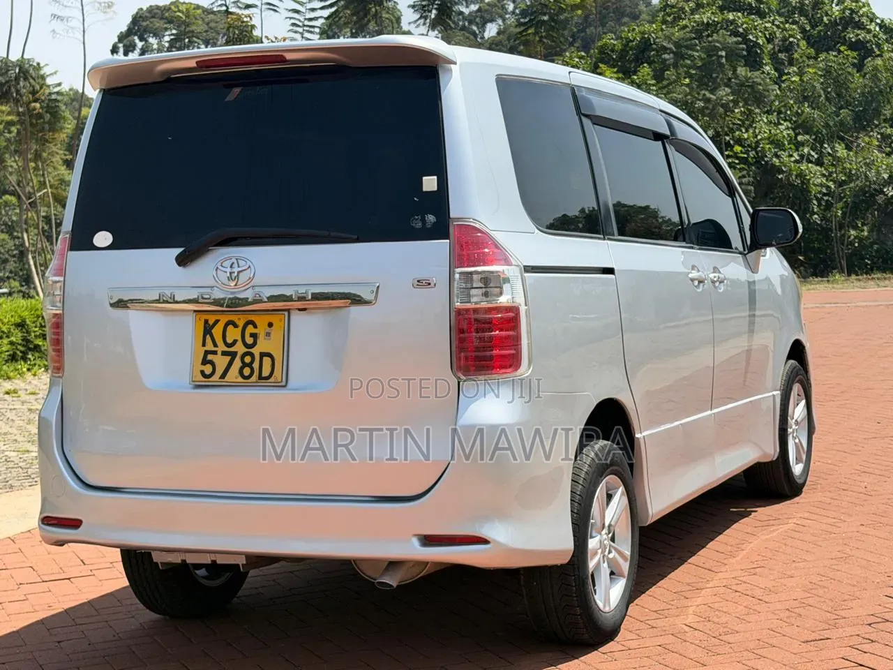 Toyota Noah 2009 Silver