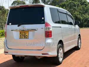 Toyota Noah 2009 Silver