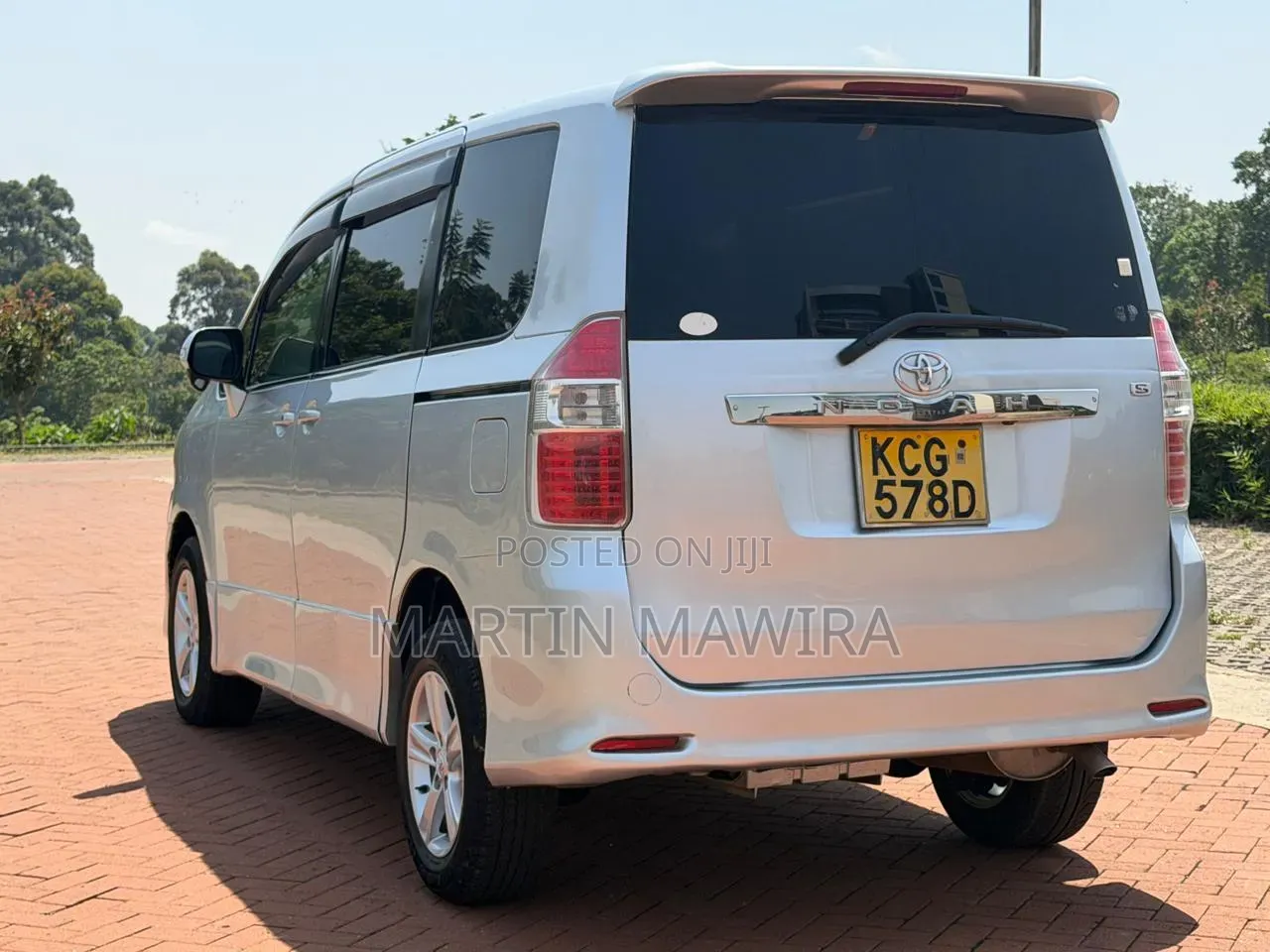 Toyota Noah 2009 Silver