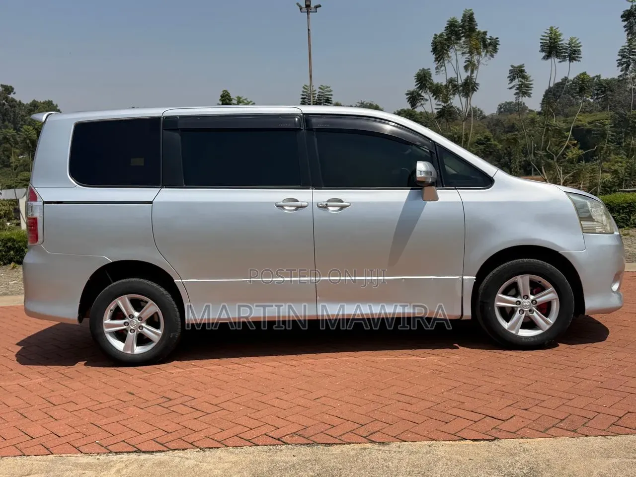 Toyota Noah 2009 Silver