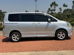 Toyota Noah 2009 Silver