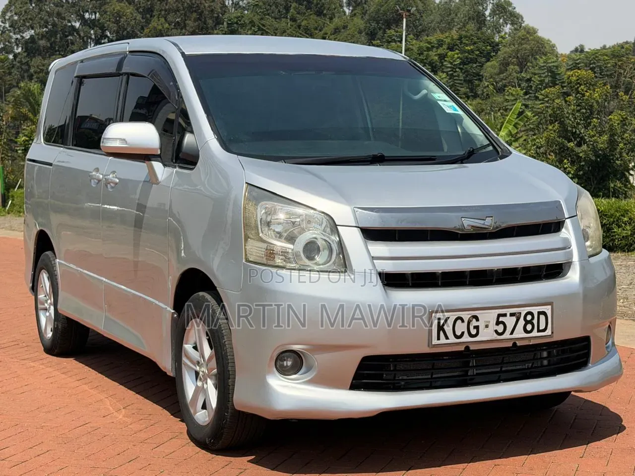 Toyota Noah 2009 Silver
