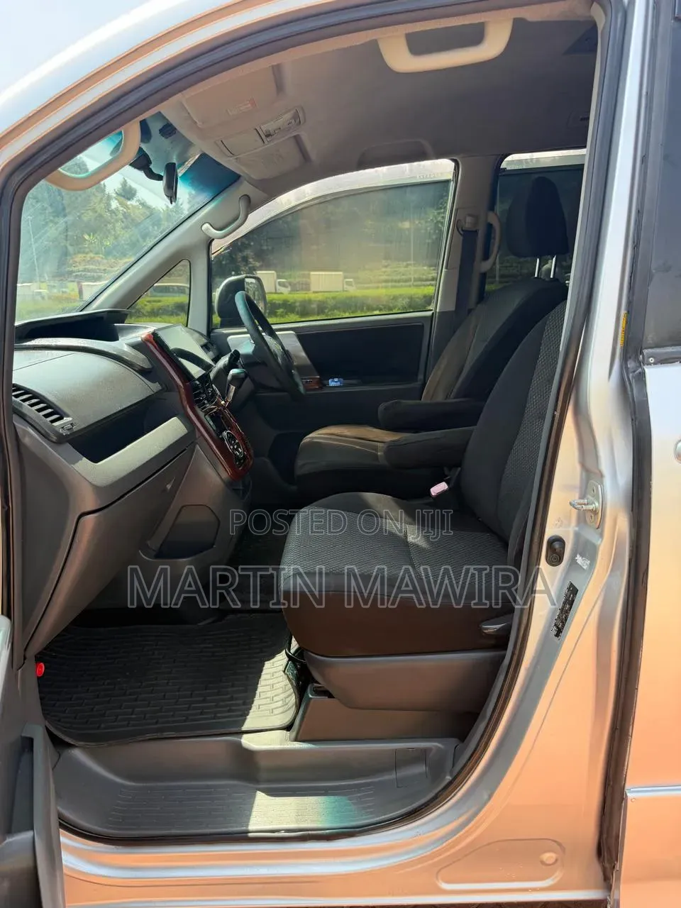 Toyota Noah 2009 Silver