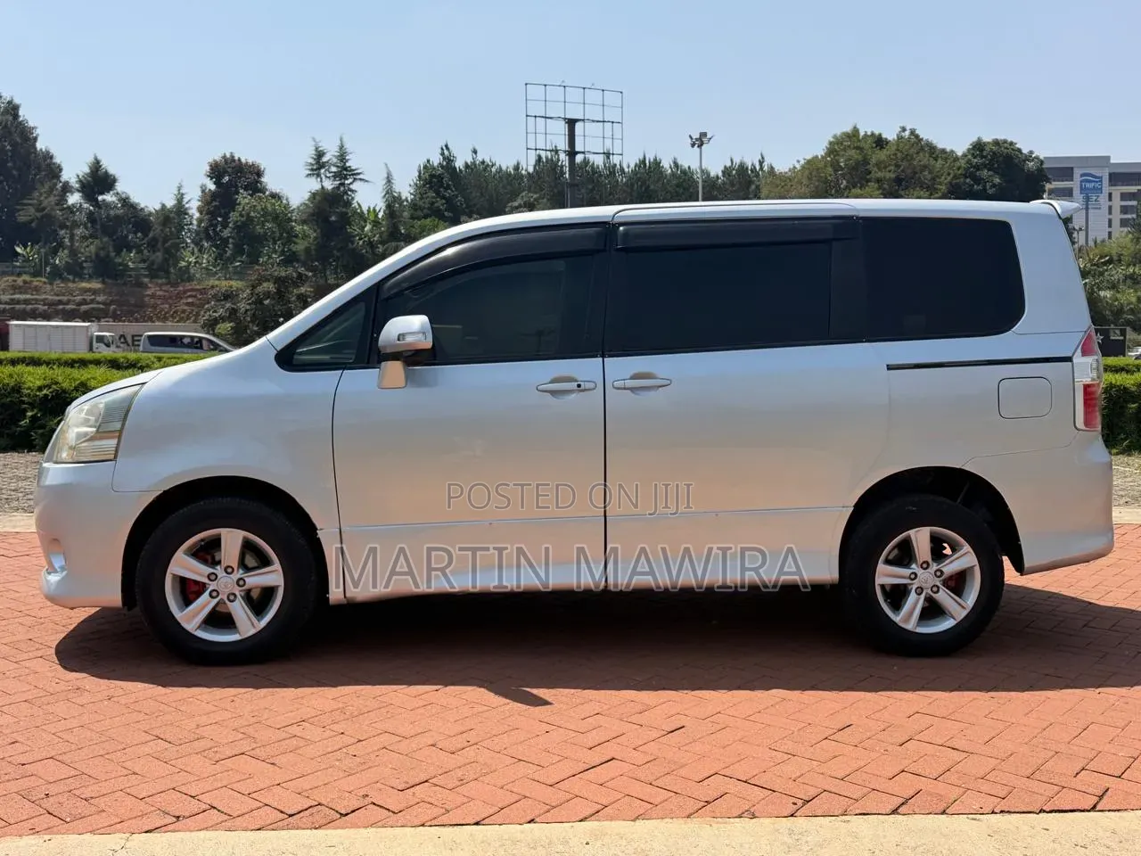 Toyota Noah 2009 Silver