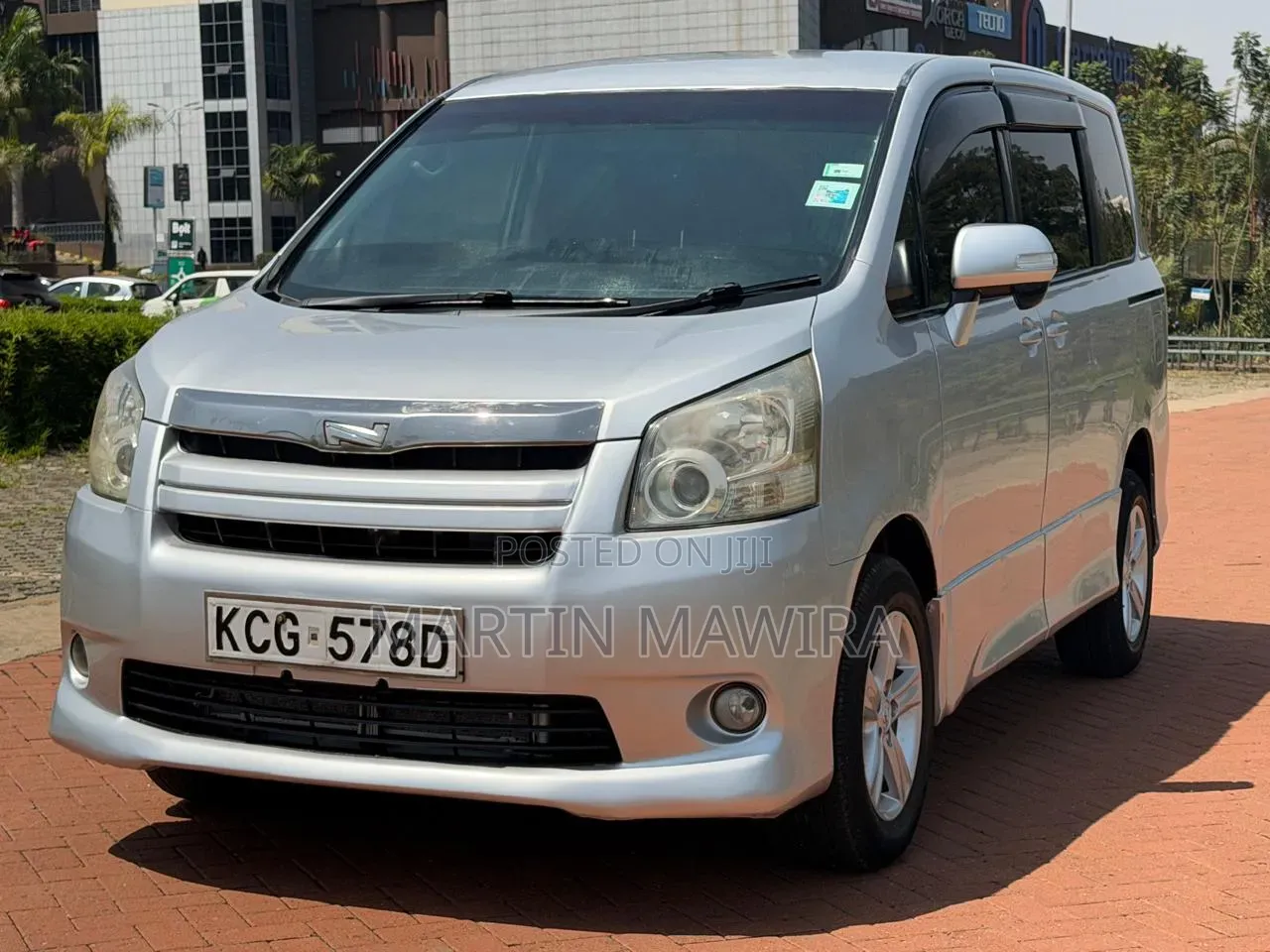 Toyota Noah 2009 Silver