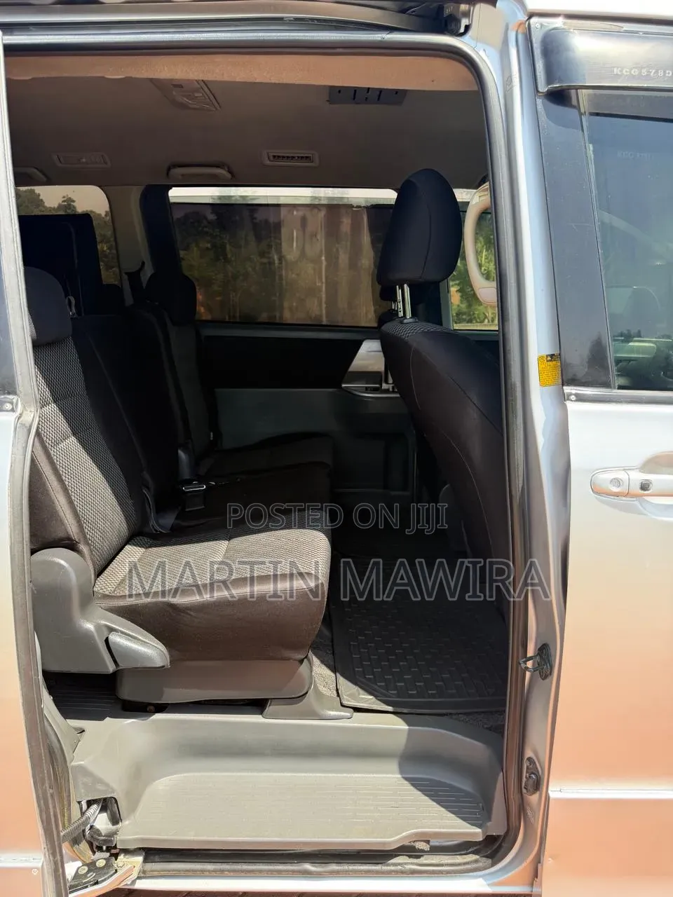 Toyota Noah 2009 Silver